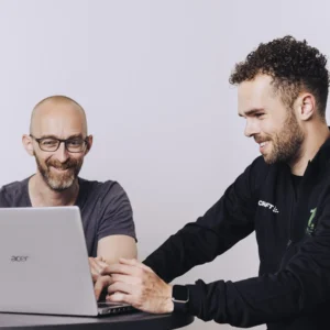 Intakegesprek tussen personal trainer en klant bij 12times in Zwolle, gericht op doelen, trainingservaring en leefstijl